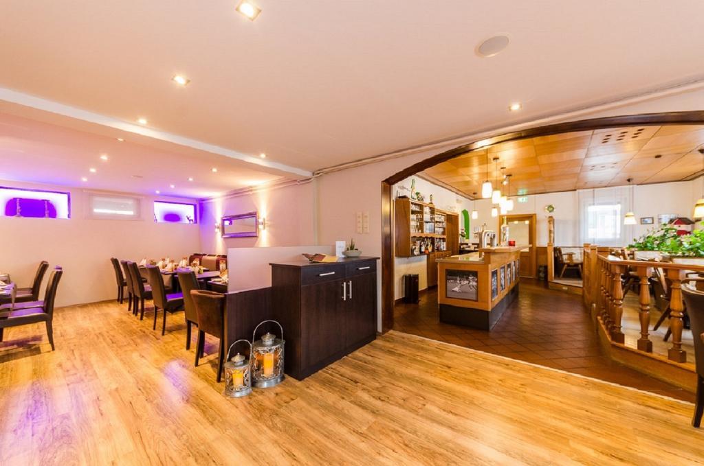 וולפסבורג Hotel Restaurant Conni מראה חיצוני תמונה