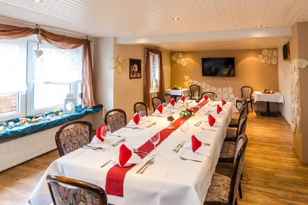 וולפסבורג Hotel Restaurant Conni מראה חיצוני תמונה