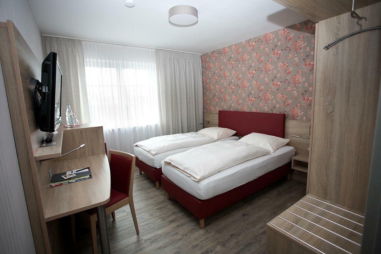 וולפסבורג Hotel Restaurant Conni מראה חיצוני תמונה